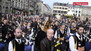 Quimper Lhommage des sonneurs à Erwan Ropars [upl. by Ettenuj]