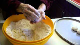 How to Make Mommas Homemade Biscuits [upl. by Boehmer782]